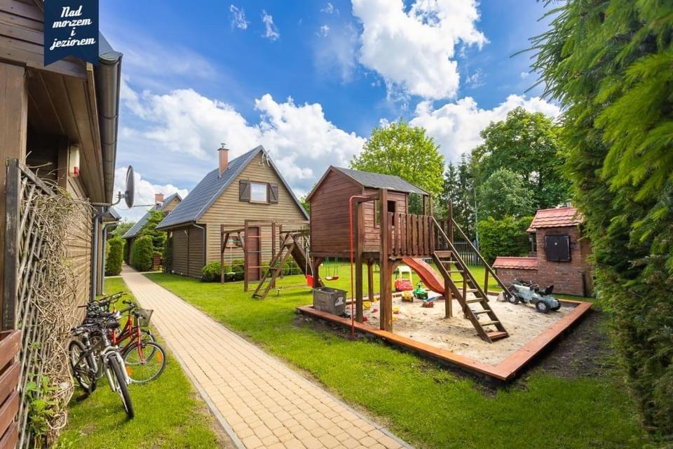 Caloroczne Domki Nad Morzem I Jeziorem Jezierzany Экстерьер фото